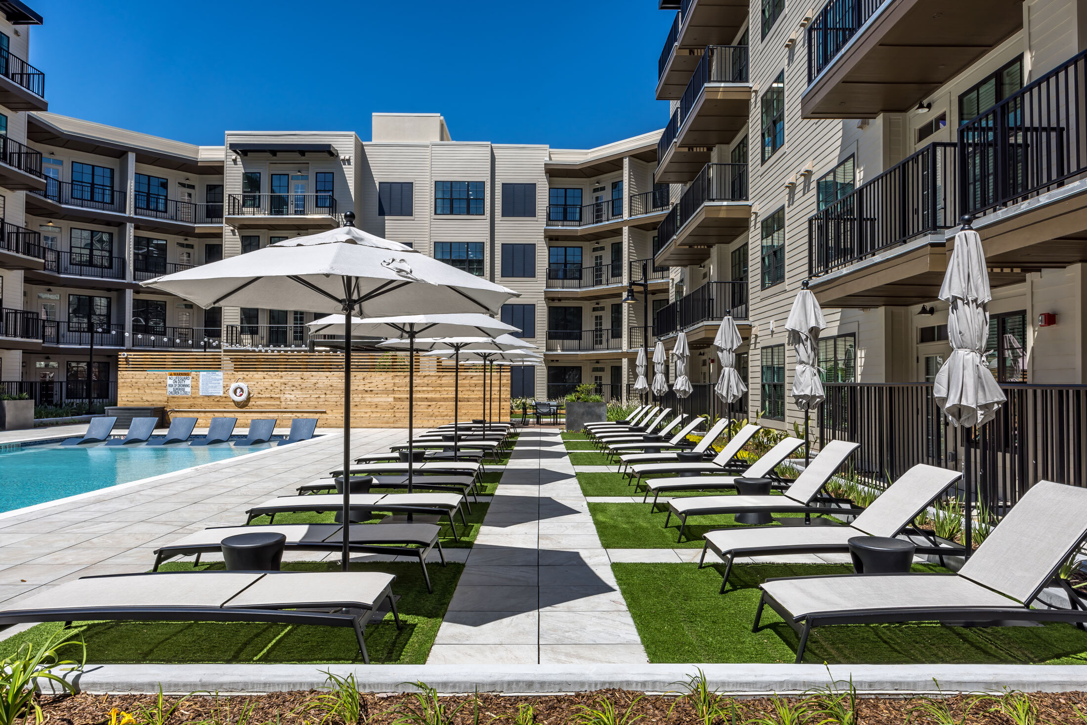 Currents pool chairs